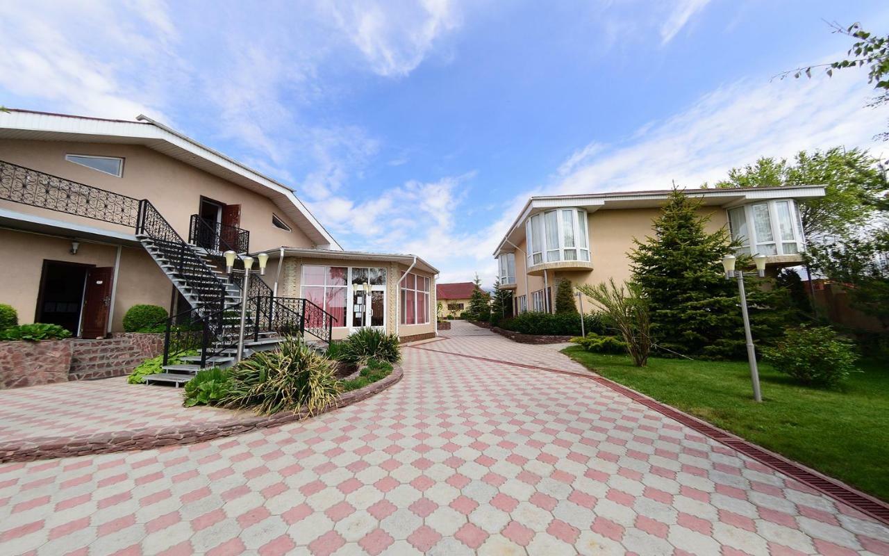 Zlata Inn Tamchy Exteriör bild